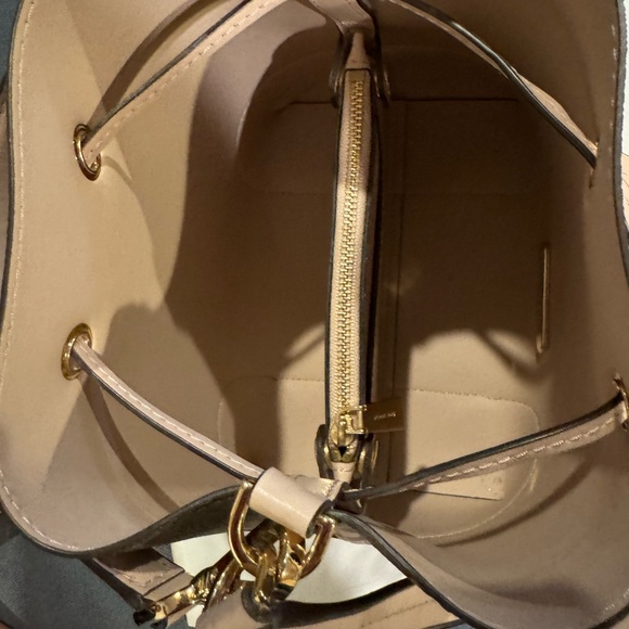 Michael Kors Bucket Bag - Picture 8 of 8